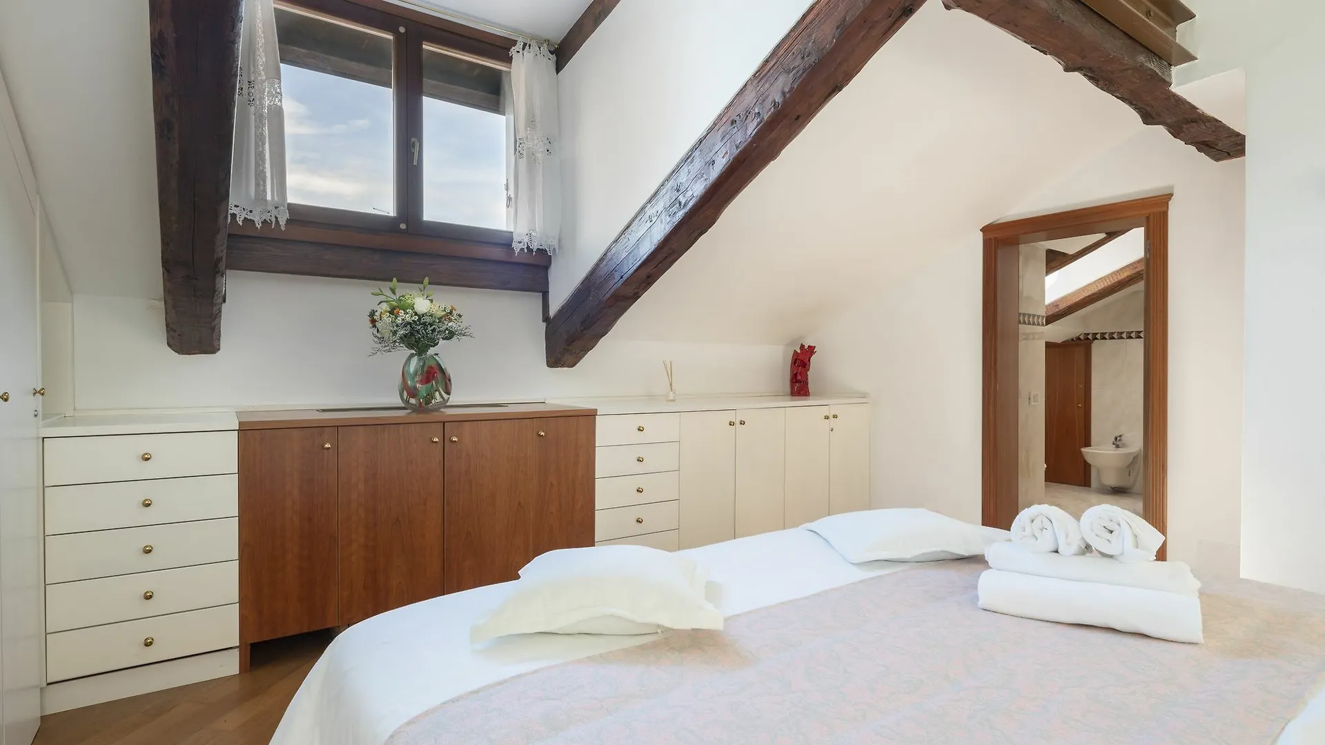 Ve.N.I.Ce Cera Angels' Attic Apartment Venice